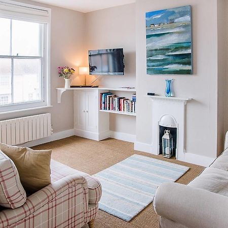 Serendipity, Aldeburgh - An Apartment On The High Street! Exterior foto